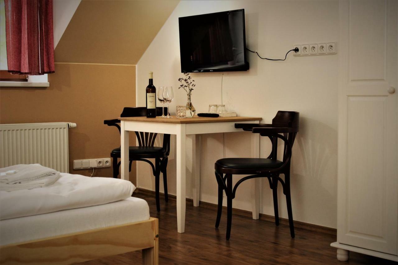 Penzion A Restaurace U Reky Ledeč nad Sázavou Extérieur photo