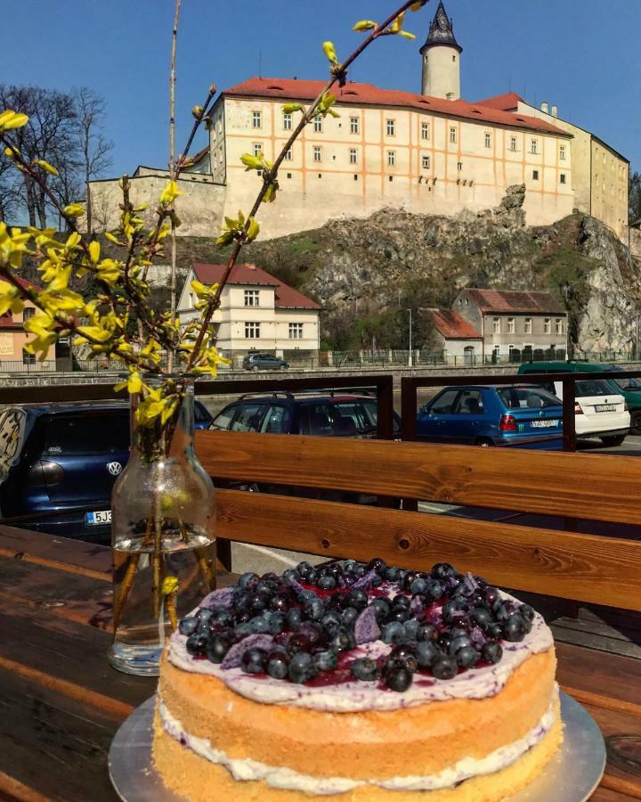 Penzion A Restaurace U Reky Ledeč nad Sázavou Extérieur photo